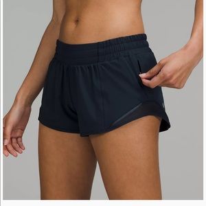 Lululemon size 0 - Hotty Hot Low-Rise Lined Short 2.5" True Navy